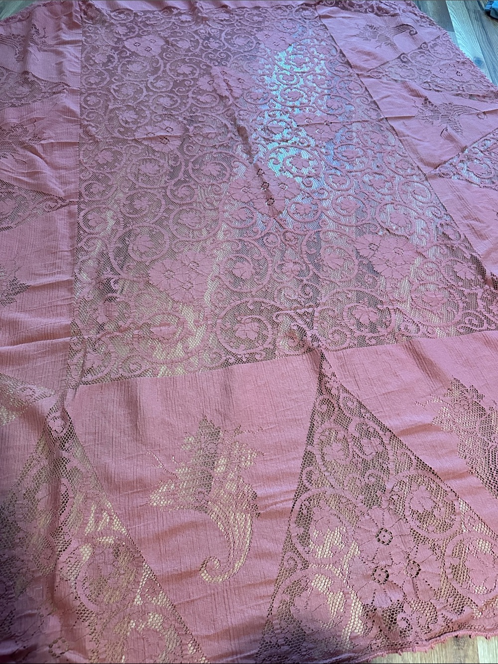 Muted Mauve Lace-Accent Table Cloth